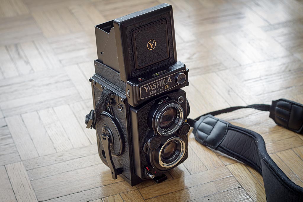 Le Yashica Mat 124 G est un très bon choix pour s'initier au moyen format 6X6 avec un budget raisonnable.