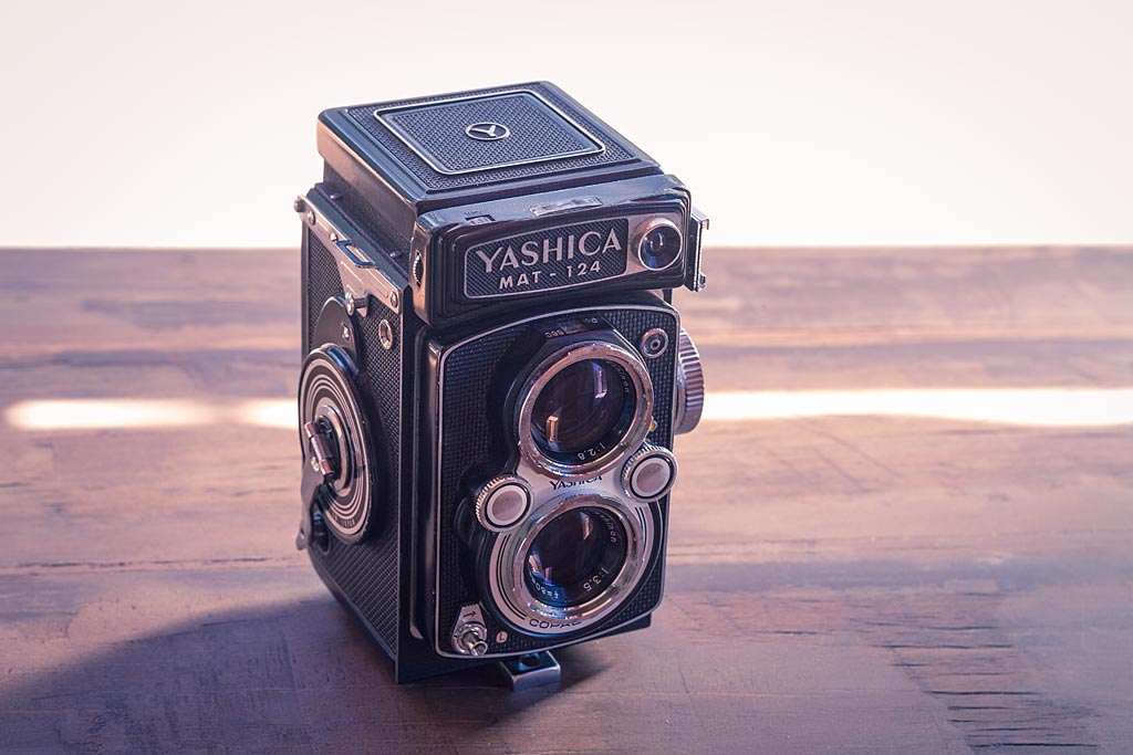 Le Yashica Mat 124 G est souvent proposé à des prix plus bas que le Yashica Mat 124 G, alors que les deux appareils sont très proches l'un de l'autre.