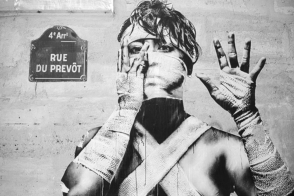 Un beau morceau de Streetart croisé dans Paris. Kodak 100 Tmax.