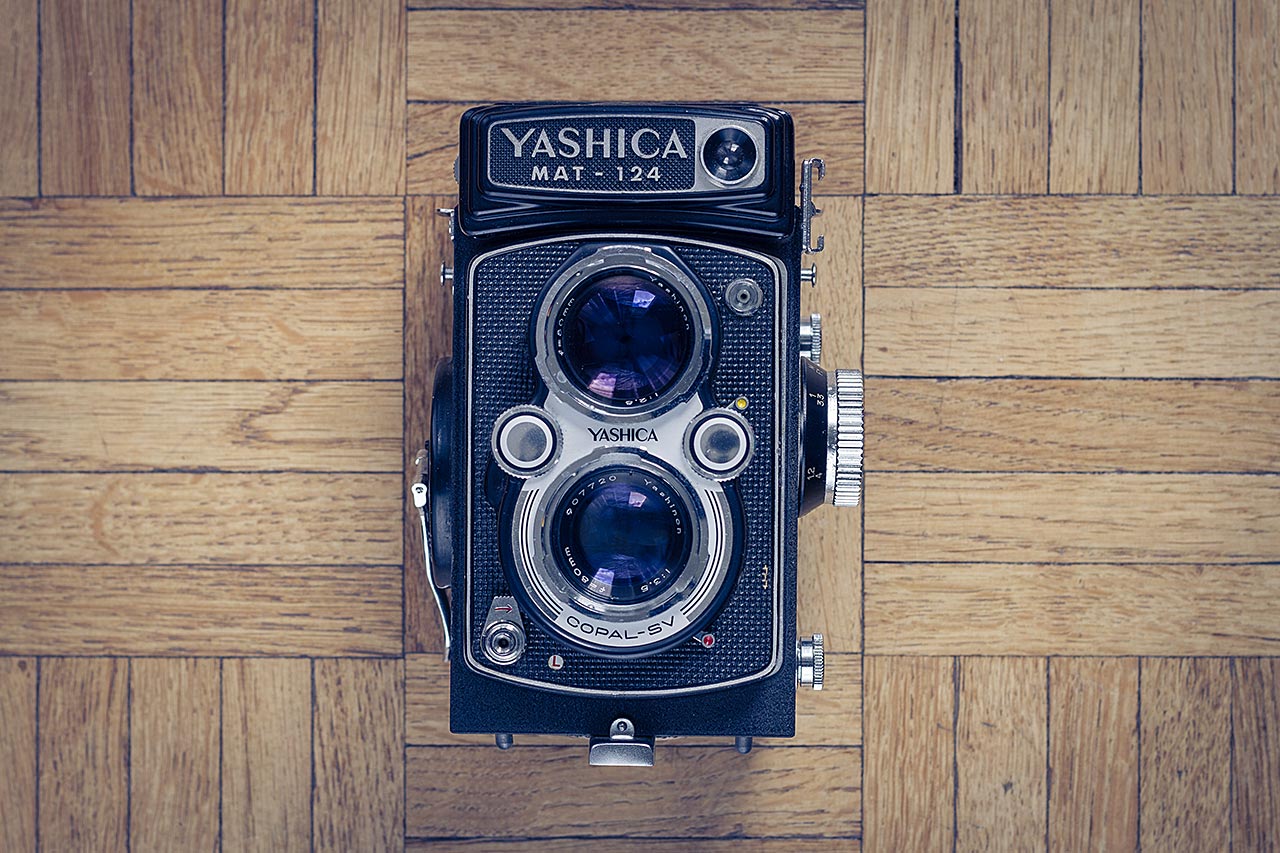 Appareil photo argentique moyen format 6x6 Yashica Mat 124